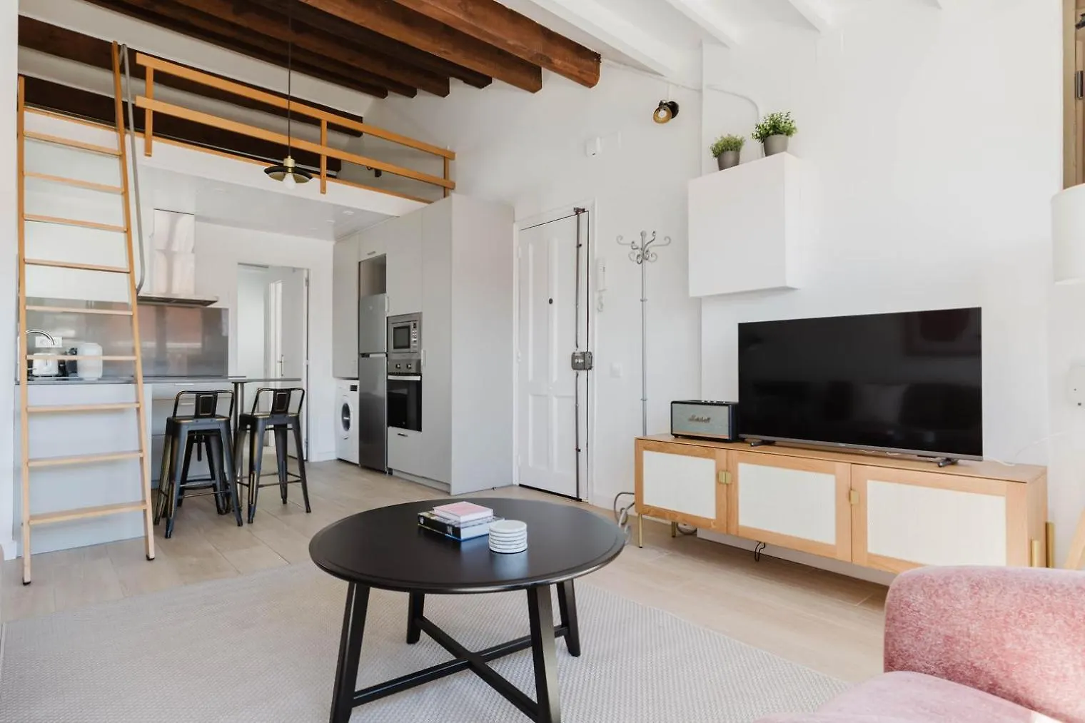 Blueground Galvany Furnished Penthouse Bcn-135 Barcelona Spain