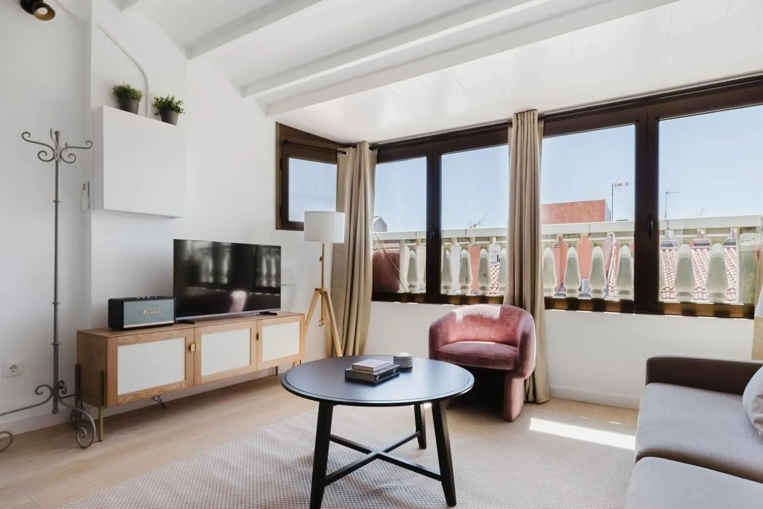 Blueground Galvany Furnished Penthouse Bcn-135 Barcelona Apartment