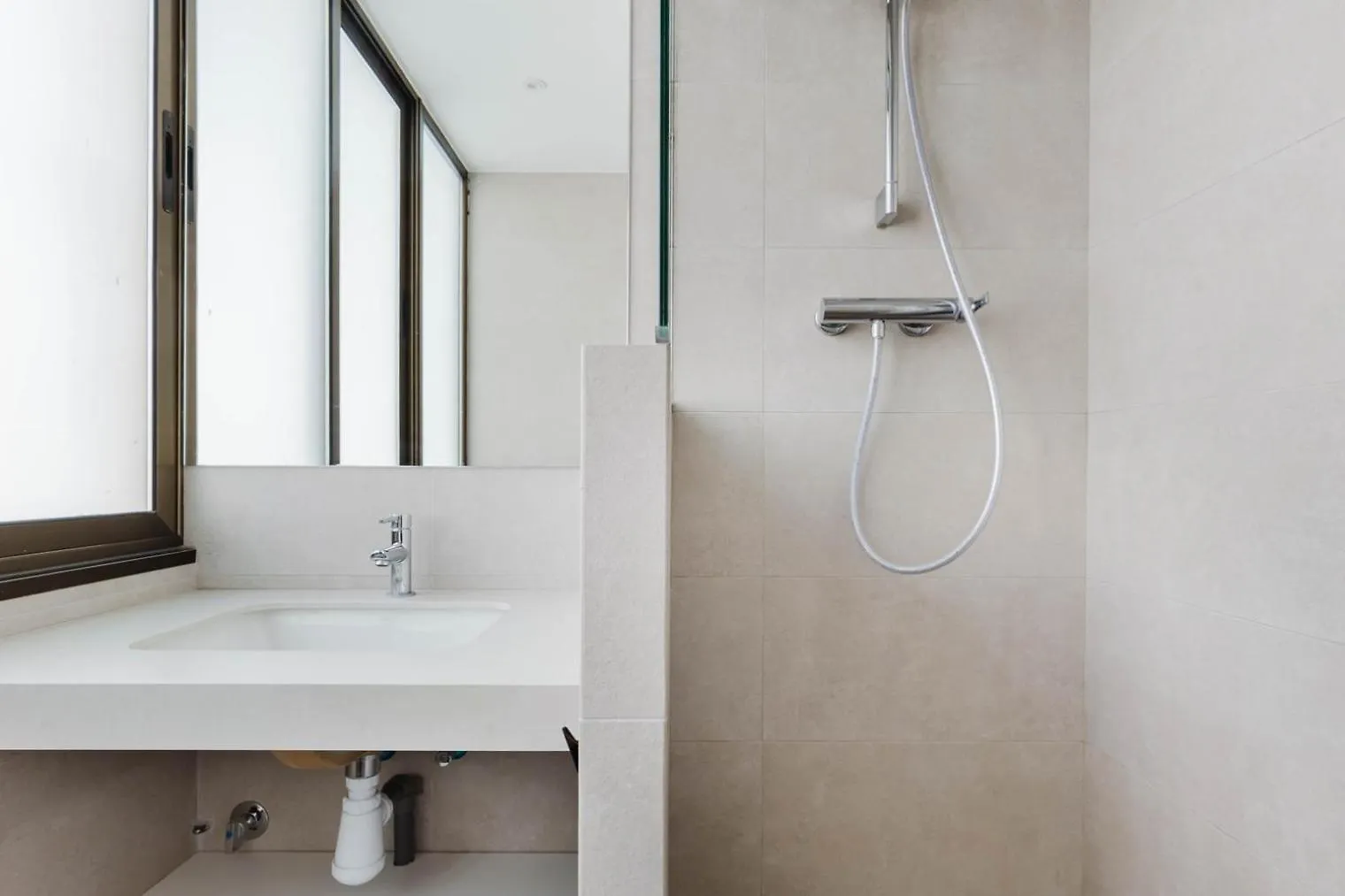 Blueground Galvany Furnished Penthouse Bcn-135 Barcelona Apartment