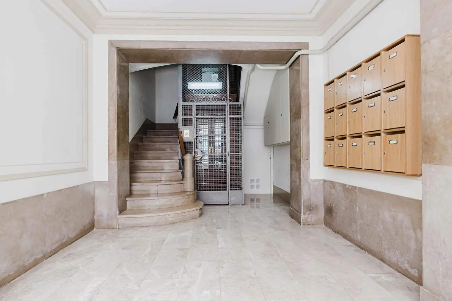 Blueground Galvany Furnished Penthouse Bcn-135 Barcelona