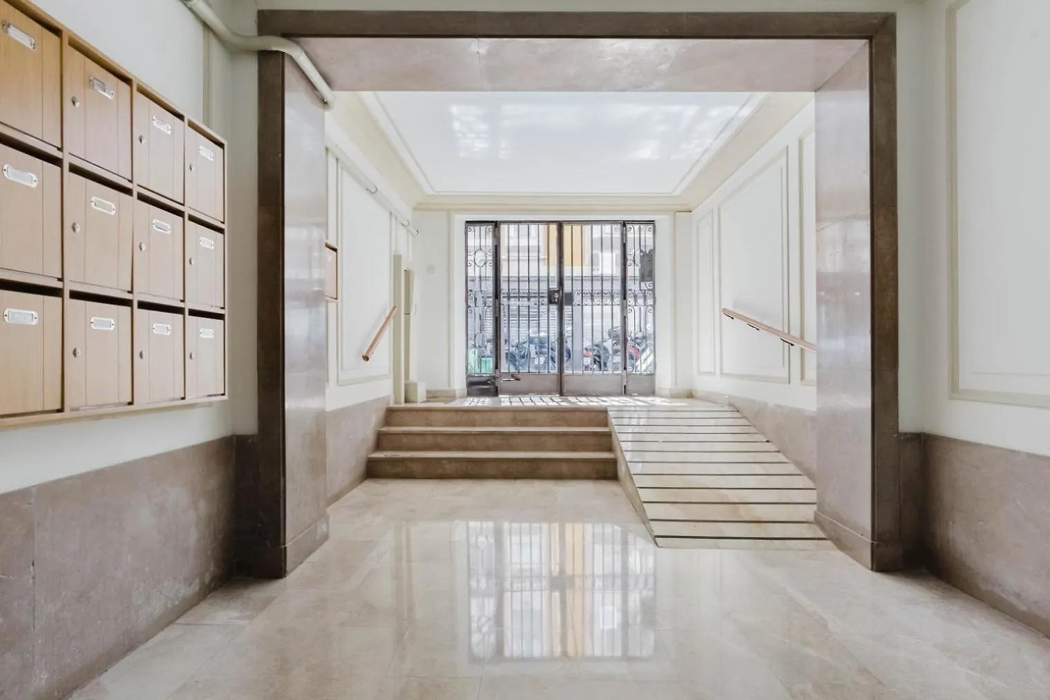 Apartment Blueground Galvany Furnished Penthouse Bcn-135 Barcelona