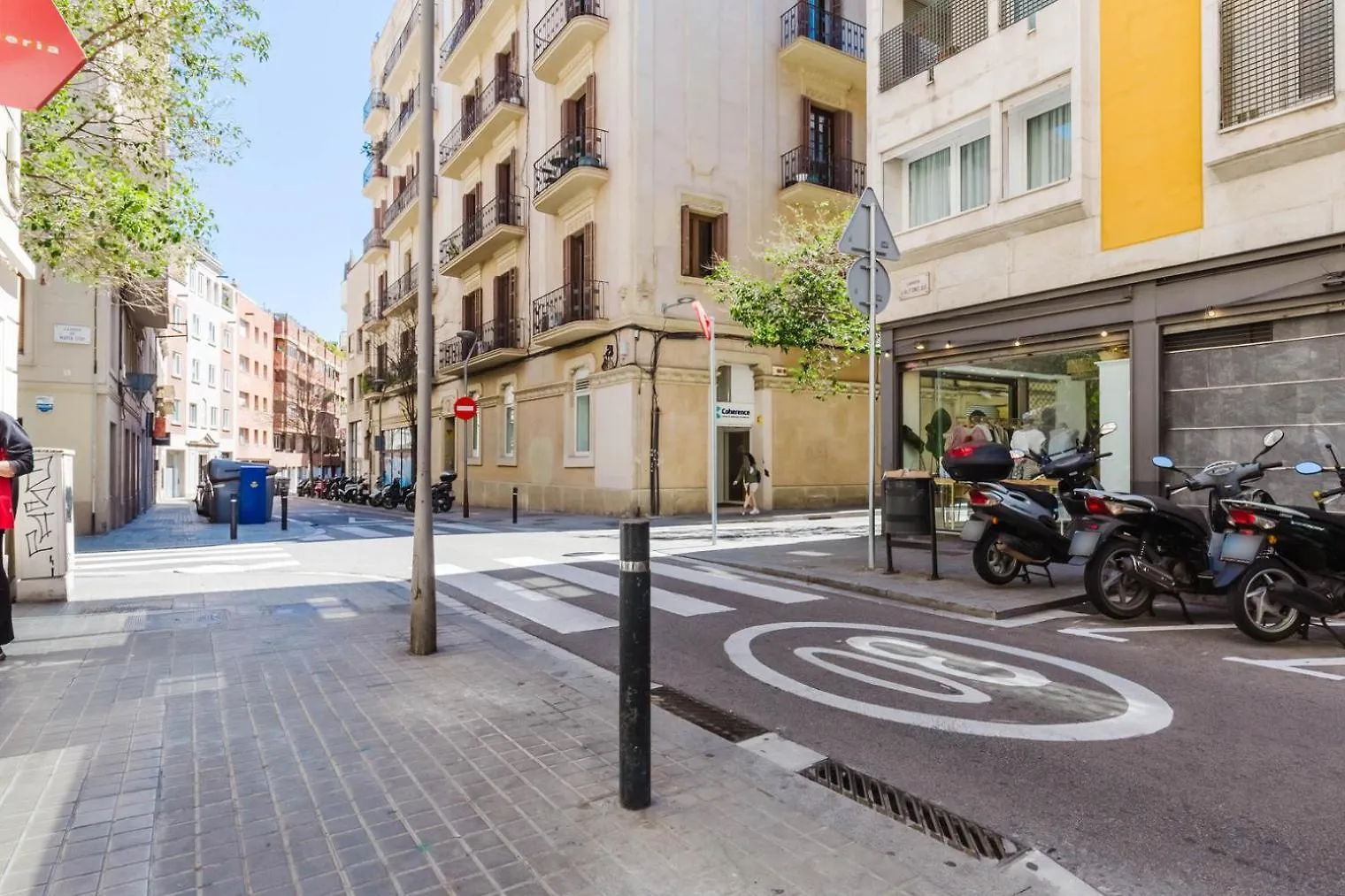 Blueground Galvany Furnished Penthouse Bcn-135 Barcelona Apartmán